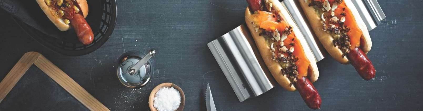 El auténtico hot dog de la abuela con kétchup amarillo