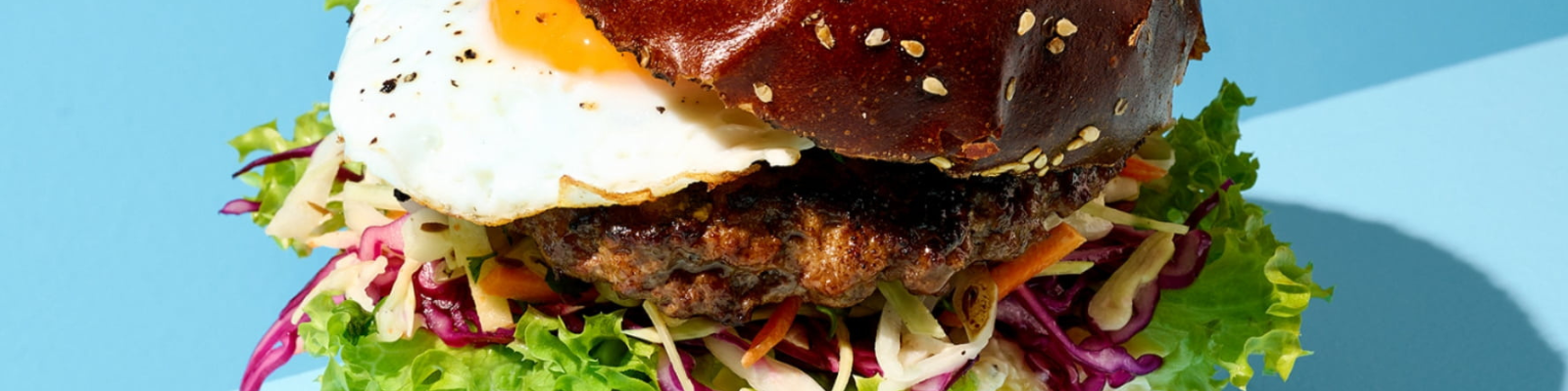 Hamburguesa pretzel a la parrilla